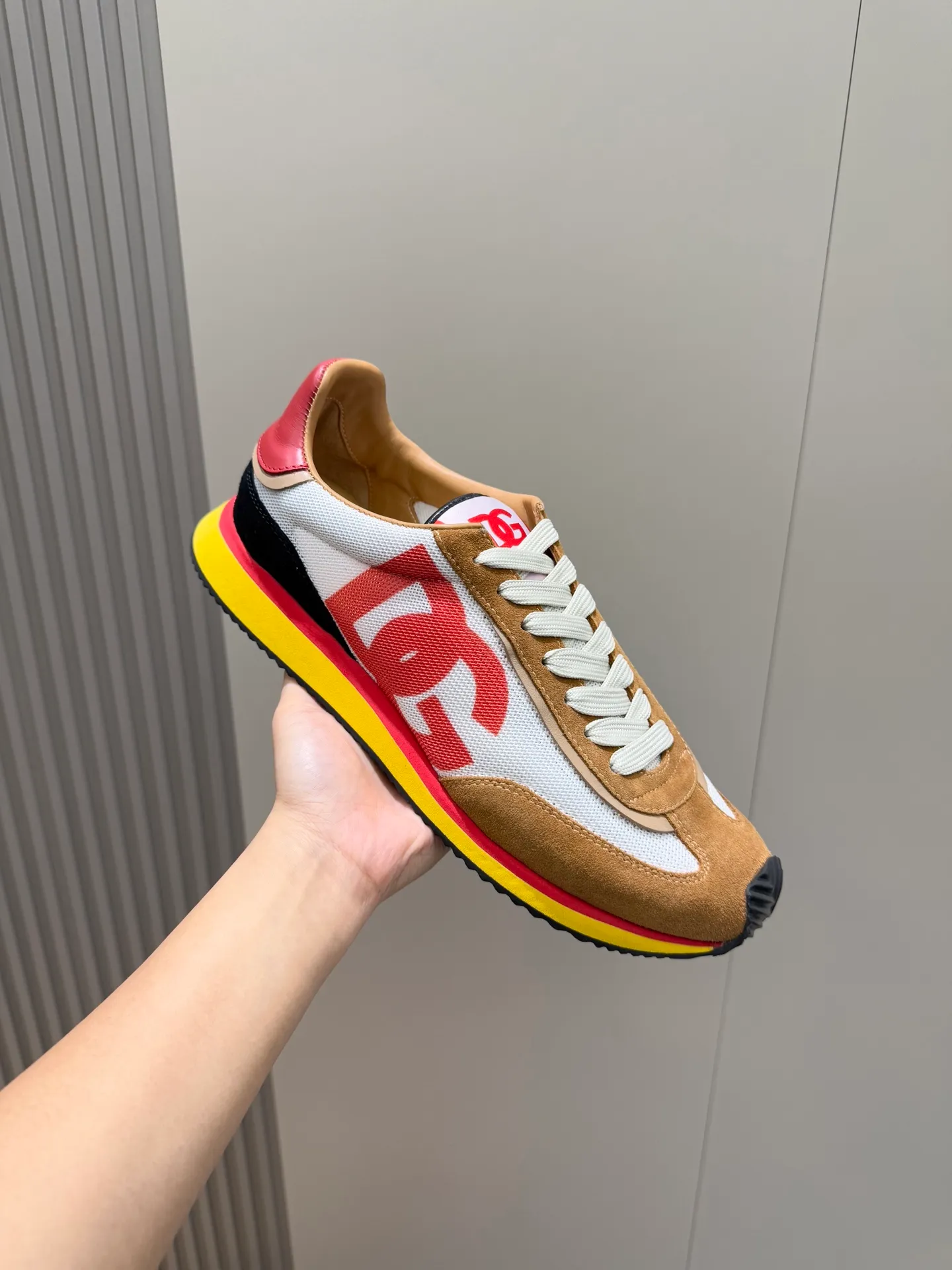 Men's Men's Shoes 💰440 [New Style] 🐝🐝DG Cushion high-end men's sports and casual shoes with spliced materials. The new Cushion sports shoes feature a two-color suede upper｜with contrasting mesh printing on the side and a DG cross logo as a finishing touch｜lightweight and grippy rubber outsole with an innovative design Provides excellent performance | Jacquard label adds timeless style | Original imported cowhide, multi-material splicing design, imported cowhide lining, cowhide feet, original TPR elastic outsole Size: 39-44 (customized at 38.45.46)